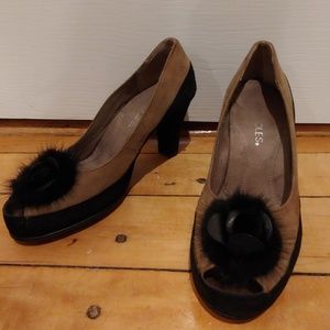 Aerosoles Red Roben heel with feather rosette sz 7